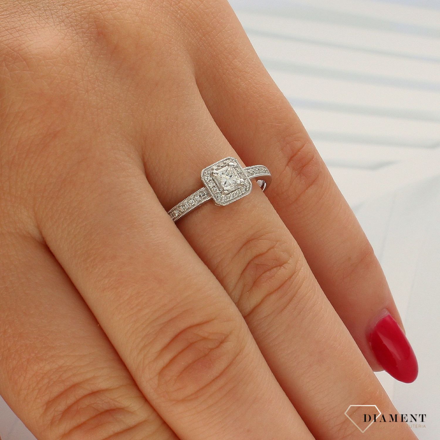 Pierścionek złoty DIAMENT białe złoto, diamenty, kwadrat, zaręczynowy. Pierścionki zaręczynowe. 38150R001-G1Q3.jpg